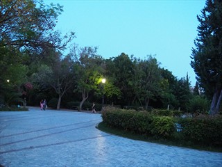 Es gibt hier einen Park