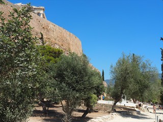 Da oben ist die Akropolis