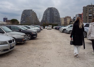 Okay, fertig. Nun Wagen holen und nach Durrës fahren