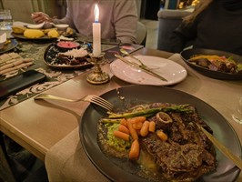 Lecker mit Garlic Bread, Lamb und Carp