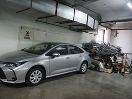 Eigentlicher ist das Parkhaues voll... aber vor der Tür ...