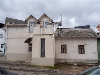 Schnell mal witziges Haus fotografieren